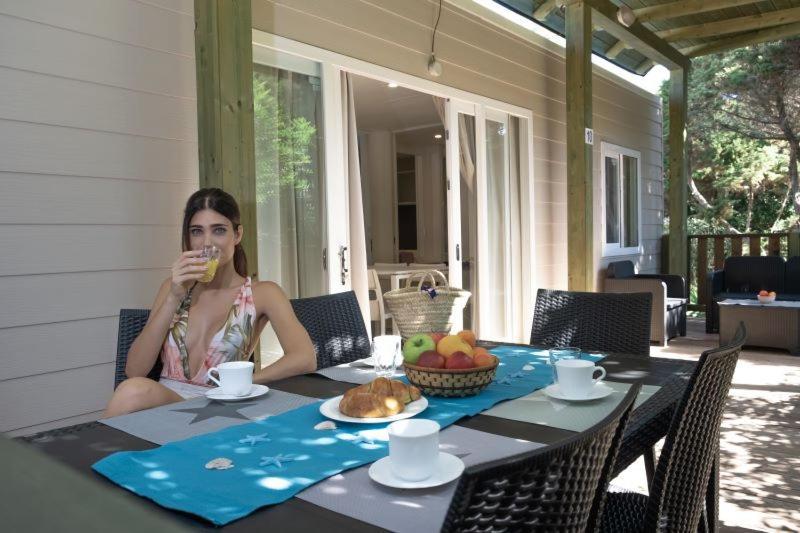 Villaggio Camping Torre Del Porticciolo Порто-Конте Экстерьер фото